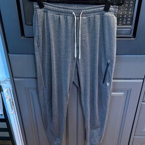 Vuori Men's Sunday Performance Joggers in a charcoal heather - size M